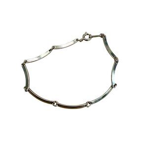 Avon Bracelet Gold Tone Linked Chain Dainty Small Size Casual Neutral Classic